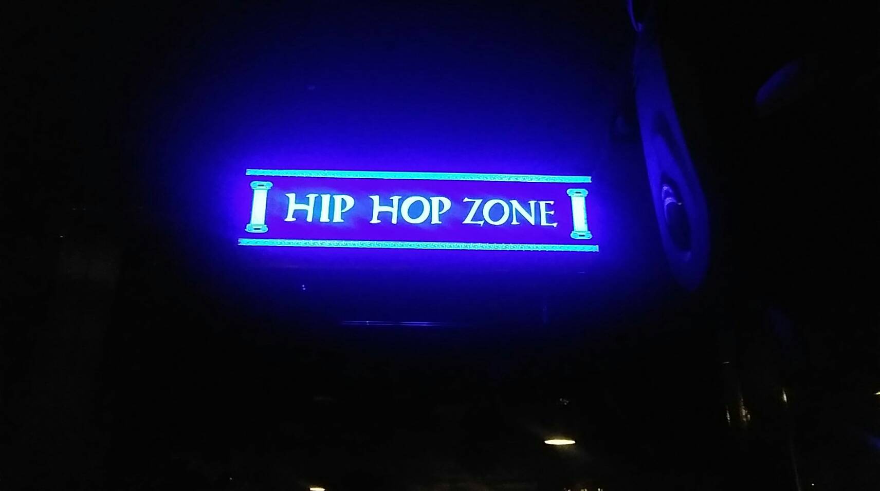 ป้ายกล่องไฟทองเหลือง #HIPHOPZONE ติดตั้งป้าย โรงแรมพูลแมน อโศก #ร้านป้ายอโศก