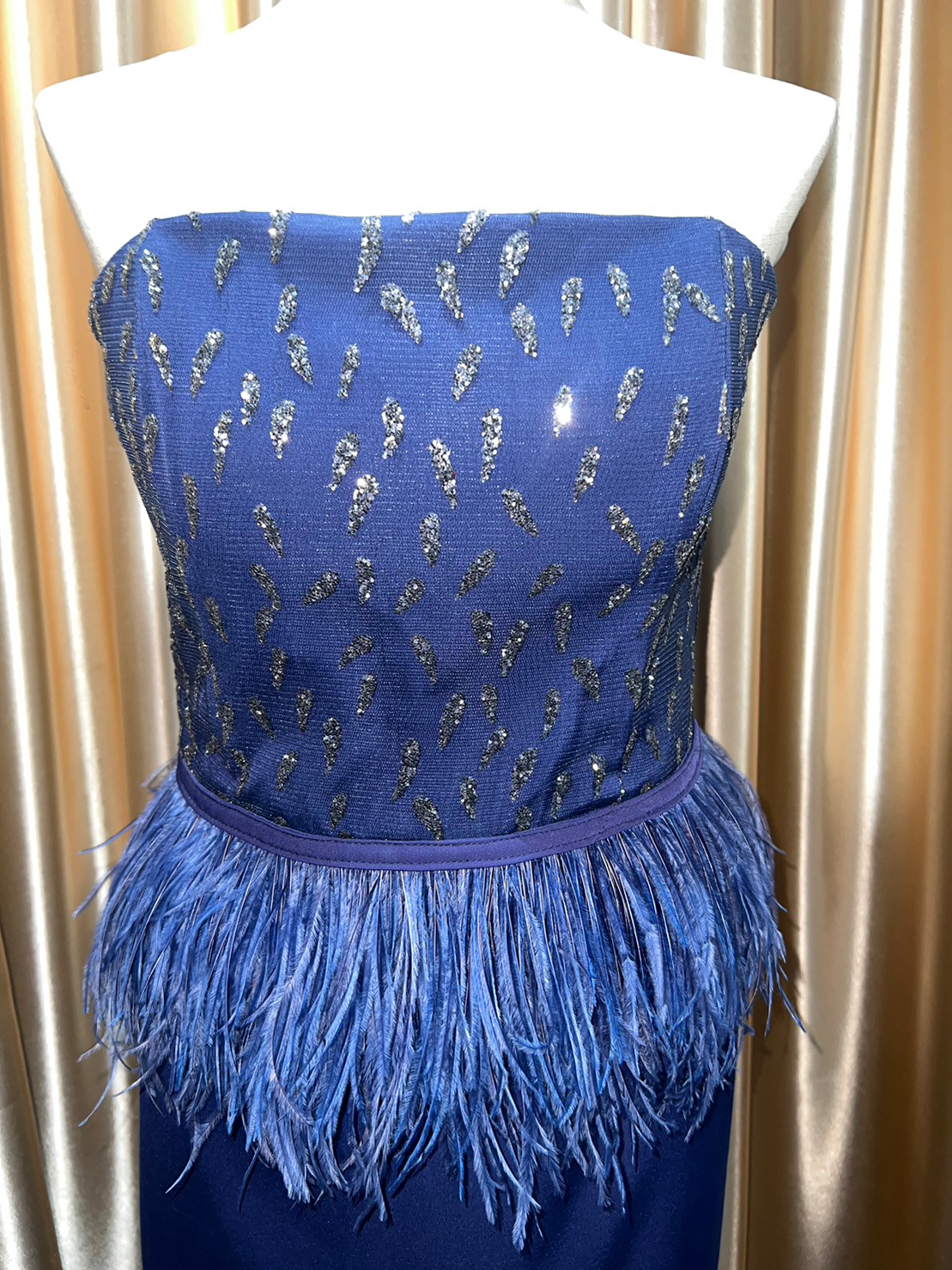 (PRE-LOVED) ราตรียาวกรมกลิตเตอร์ ขนนกเอว เกาะอก L มือ2