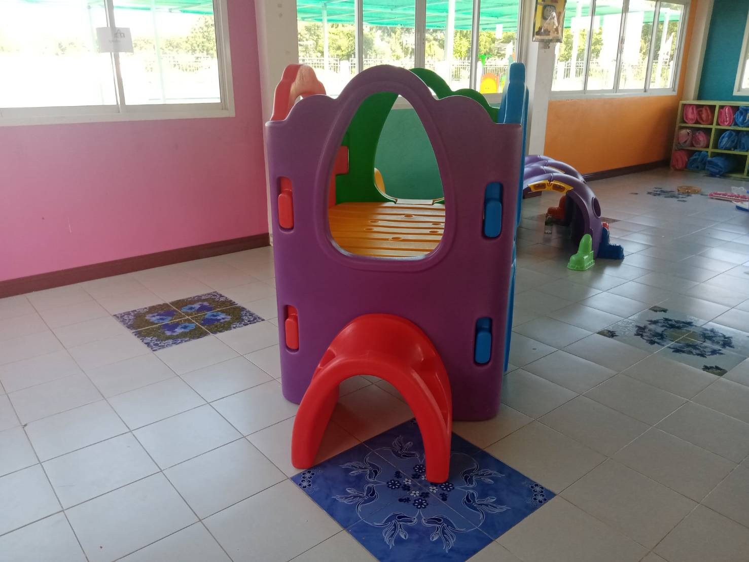 ปีนป่ายกระดานลื่นตัวเล็ก