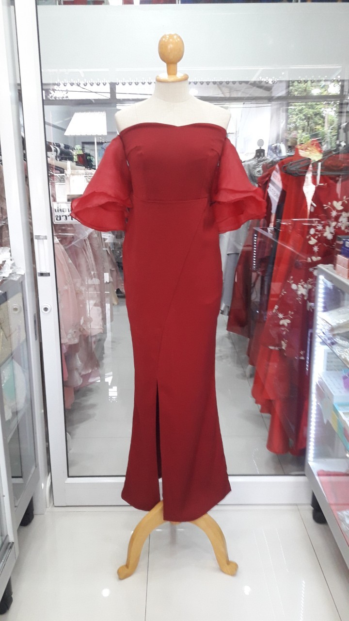 (PRE-LOVED) ยาวแดงเกาะอกแขนระบาย(S)