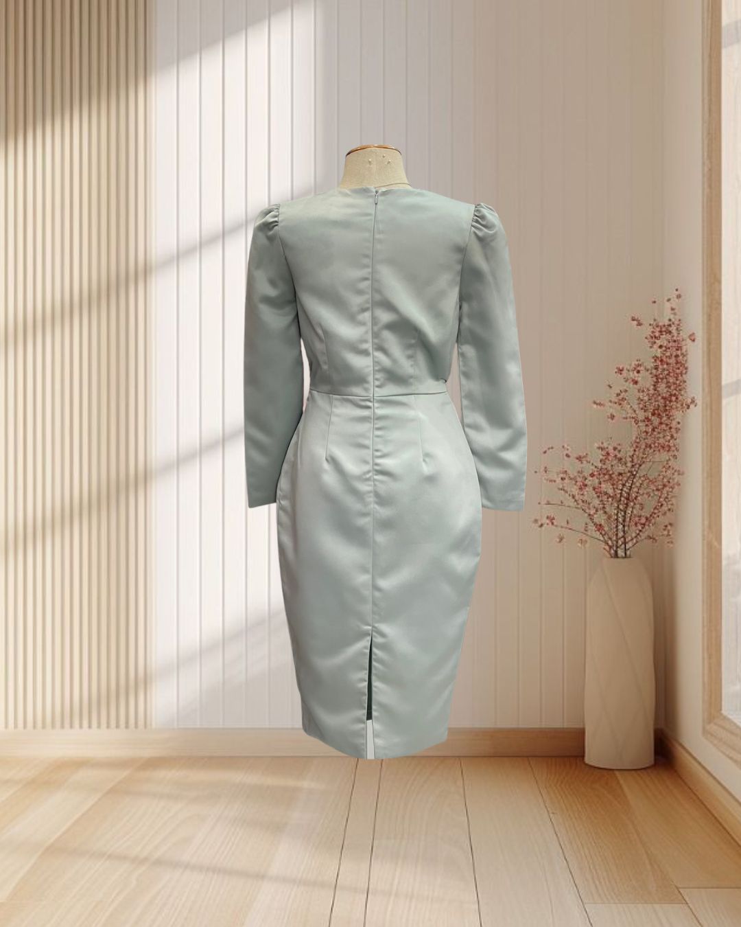 (PRE-LOVED) ราตรีสั้นสีเขียว แขนยาว กะโปรงทรงสอบ ไซส์ S