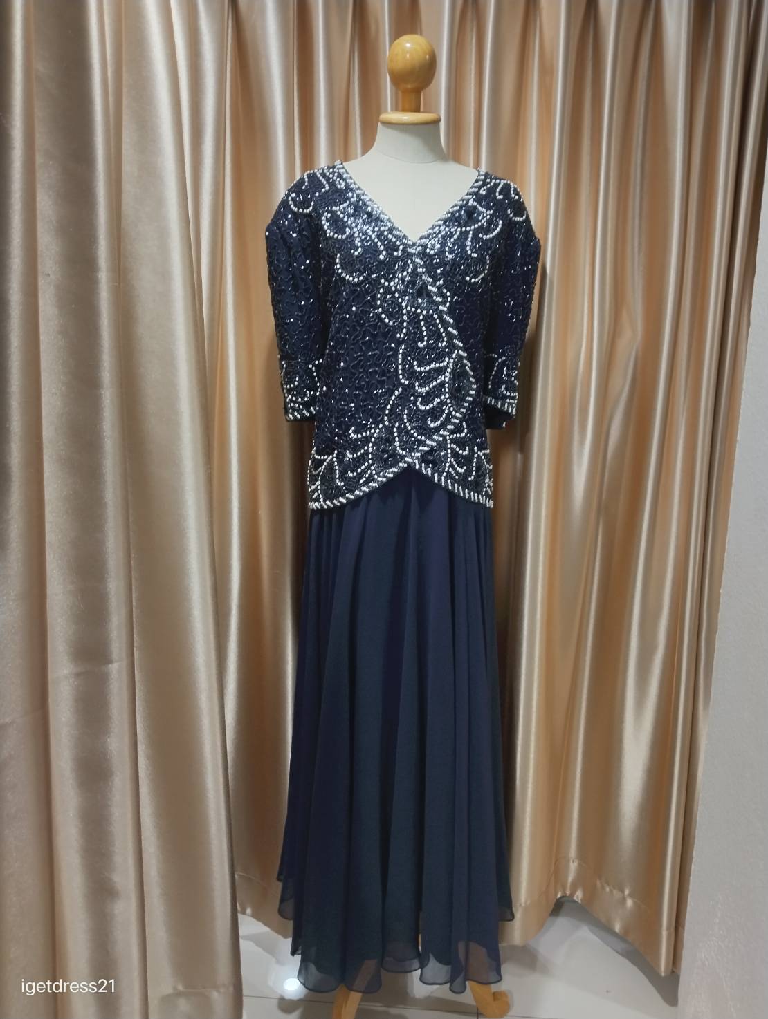 (PRE-LOVED) ชุดราตรียาวแม่งานเลื่อมมีแขน สีกรม 7XL