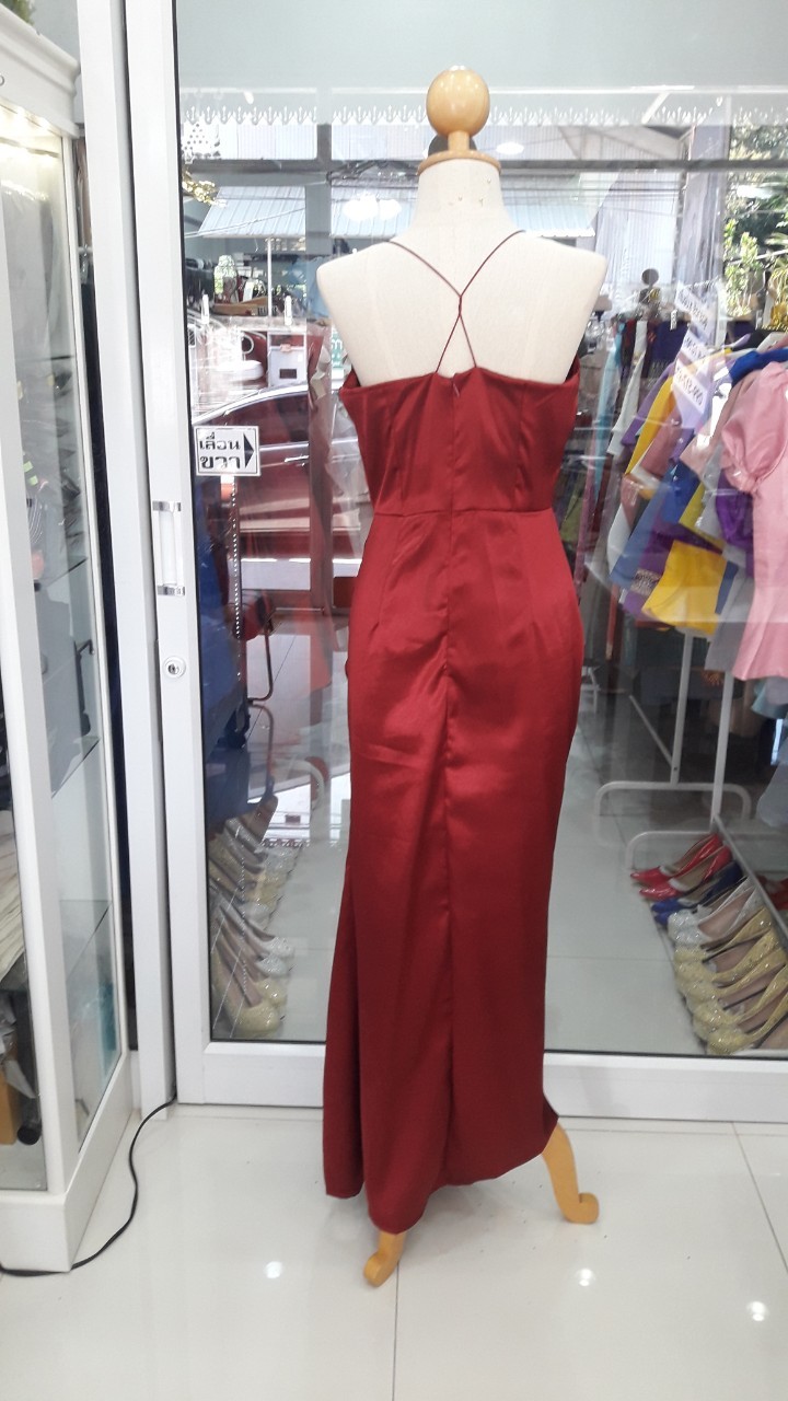 (PRE-LOVED) ยาวแดงสายไขว้หลัง (M)
