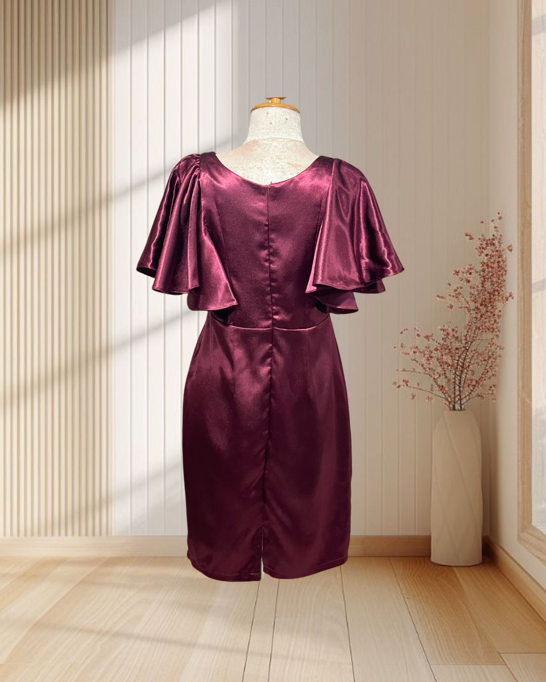 (PRE-LOVED) ชุดราตรีสั้นสีแดงไวน์ คอวีแขนระบาย ไซส์ L