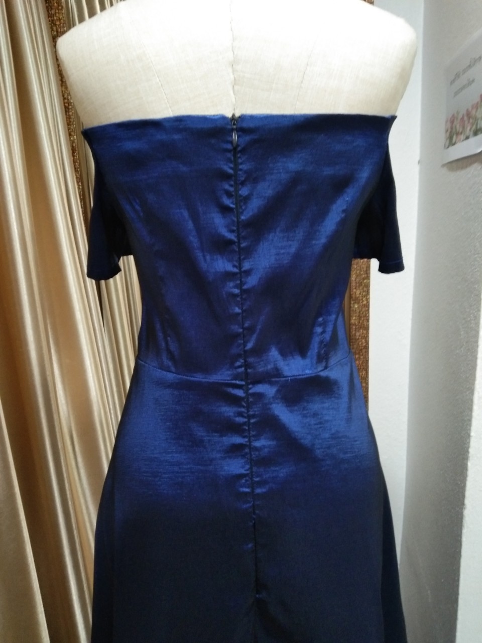 (PRE-LOVED) ราตรียาวสีกรมปาดไหล่ (L)