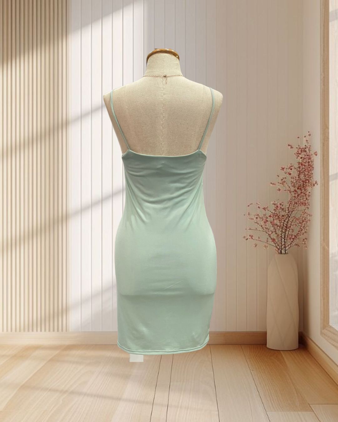 (PRE-LOVED) มินิเดรสสีเขียว สายเดี่ยว ผ้ายืด ไซส์ S