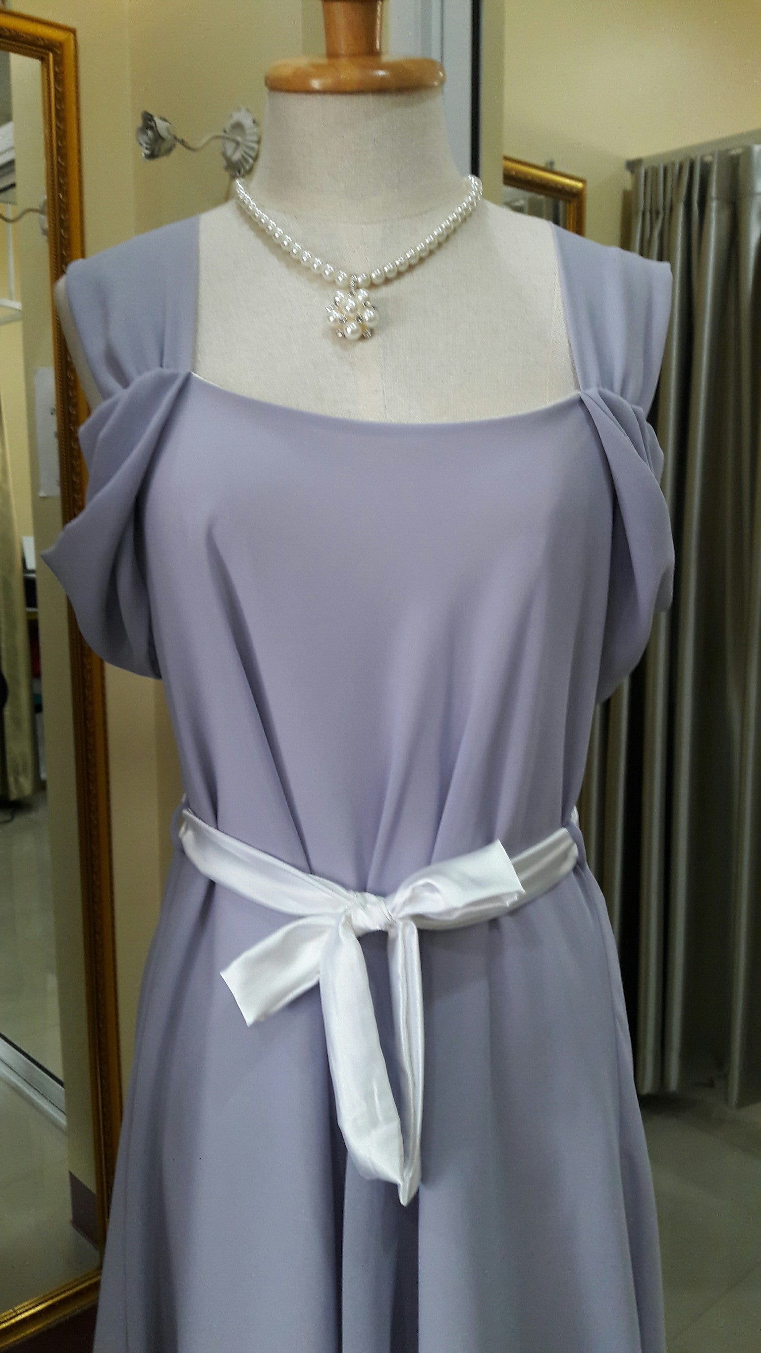 (PRE-LOVED) เดรสเปิดไหล่สีเทา(S)