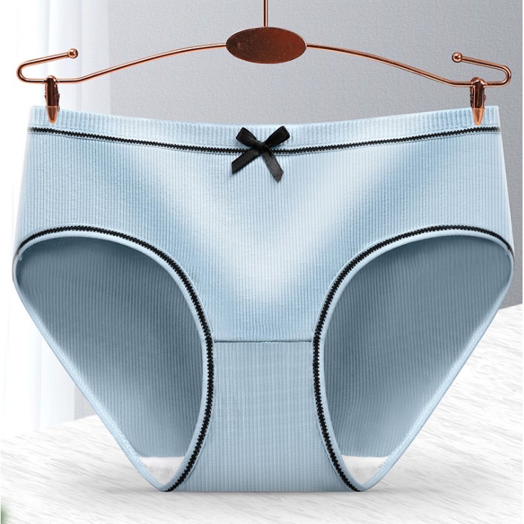 สี่ตัว กางเกงในสตรี ผ้าลื่น เนื้อเบา สวมใส่สบาย ราคา 26