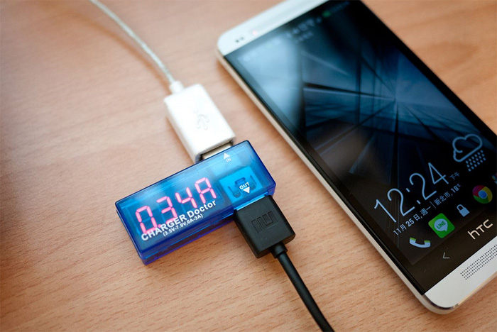 ตัววัดกระแสและแรงดันไฟฟ้าพอต USB แบบดิจิตอล (CHARGER Doctor for USB Port 3.5V - 7.0V, 0A - 3A)