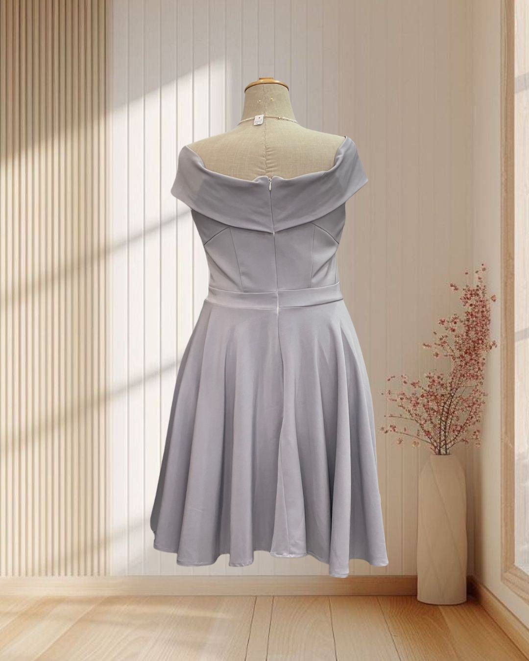 (PRE-LOVED) ราตรียาวสีเทา ปาดไหล่ผ้าหนา กระโปรงบาน ไซส์ 2XL