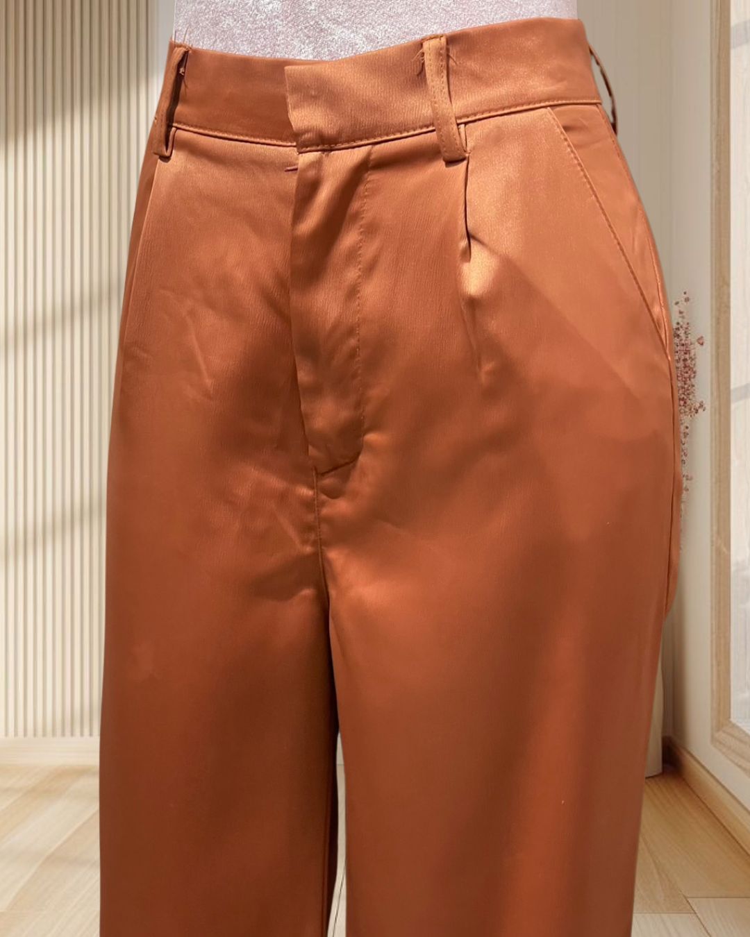 (PRE-LOVED) กางเกงขายาว ผ้าซาติน สีน้ำตาลชาไทย ไซส์ S