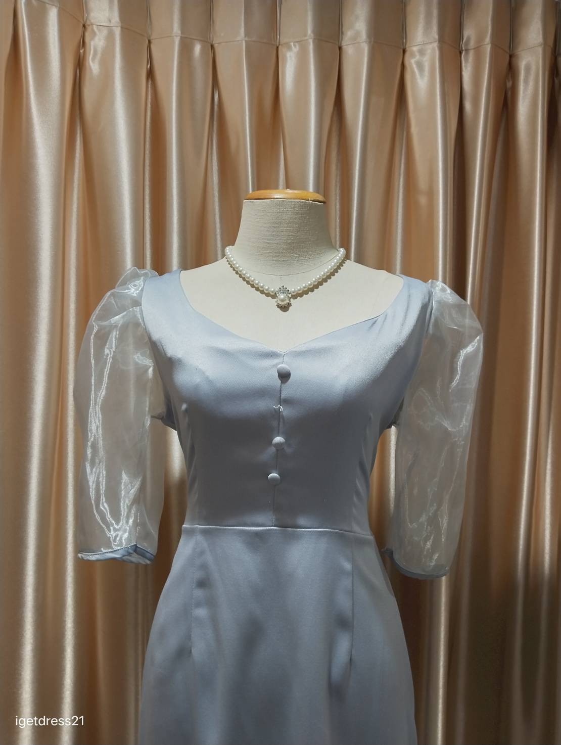 (PRE-LOVED) ชุดราตรีสั้นสีเทา แขนพองผ้าแก้ว (M) มือ2