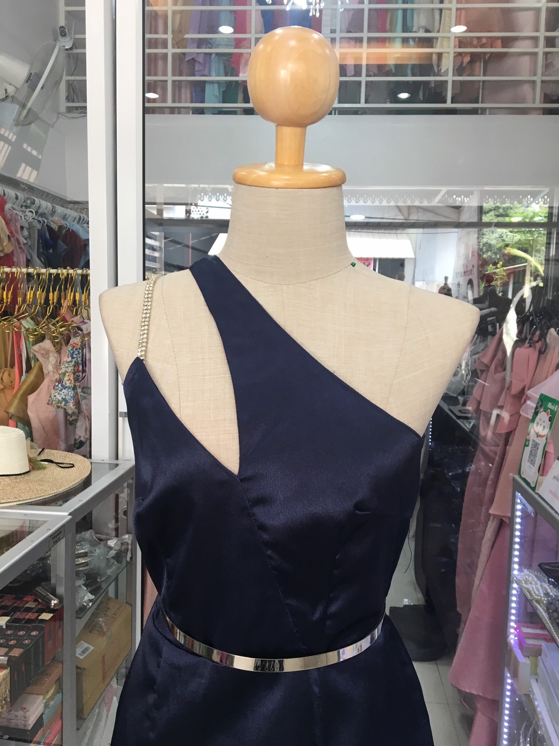 (PRE-LOVED) ราตรียาวสีกรมสายไขว้สายเพชร (L)