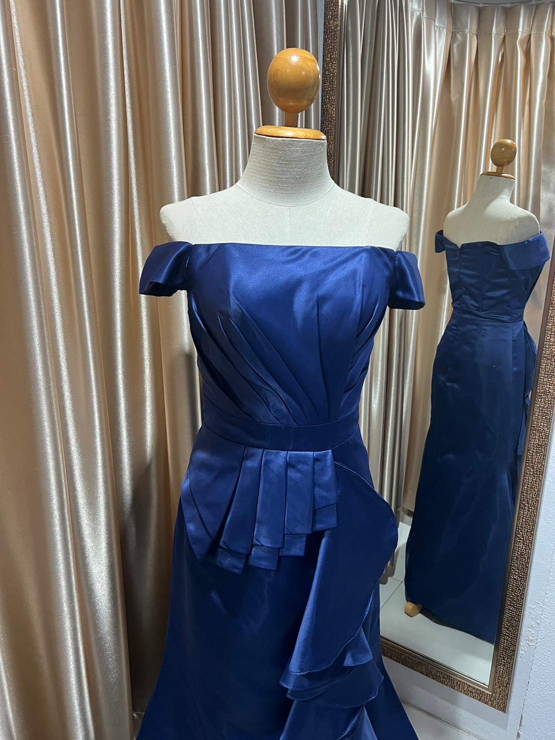 (PRE-LOVED) ราตรียาวปาดไหล่เอวระบาย M