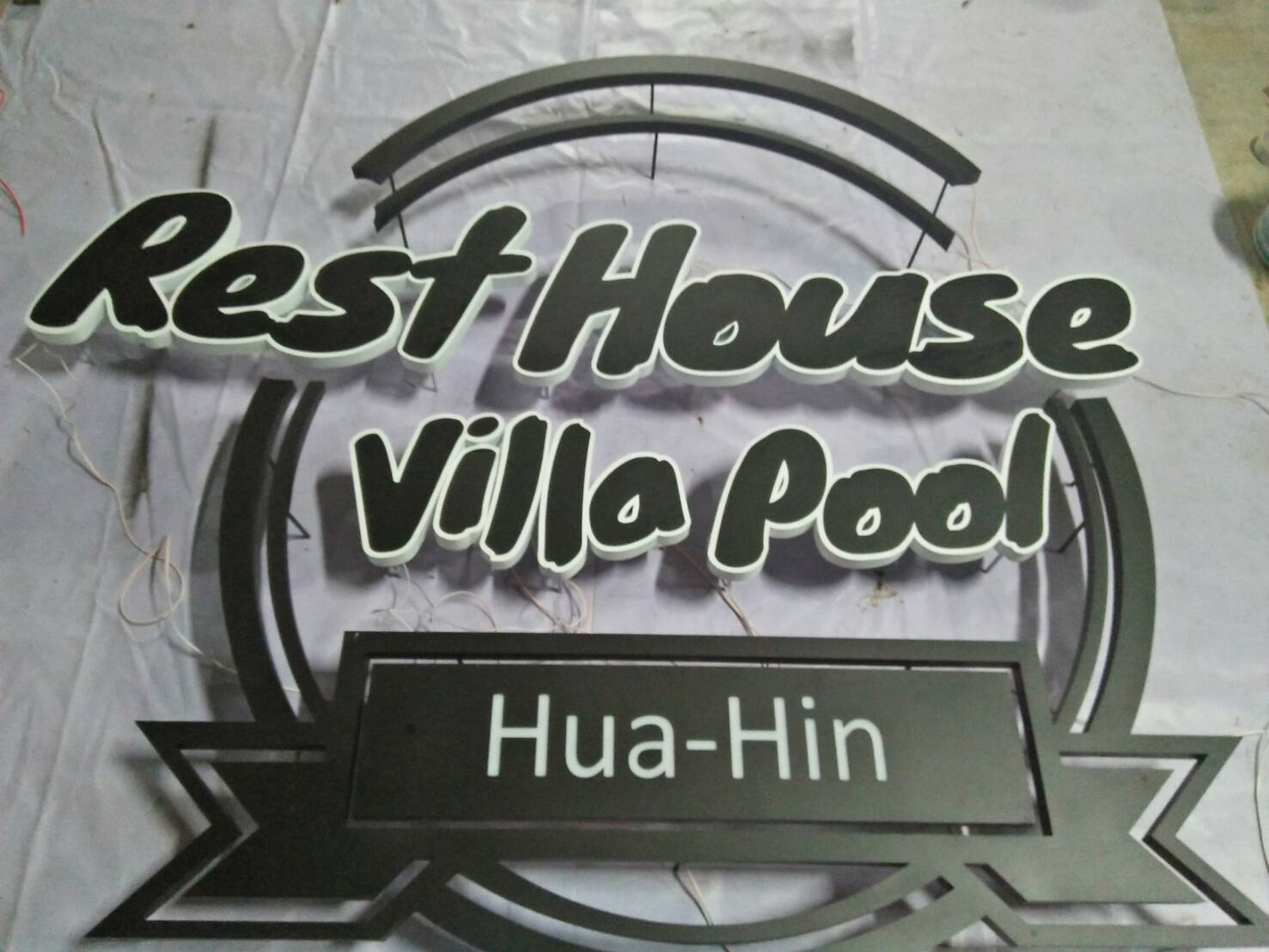 อักษรโลหะซิงค์ ยกขอบ ติดไฟ led ออกหลัง #ป้ายโลหะติดไฟออกหลัง #RestHouseHuaHin