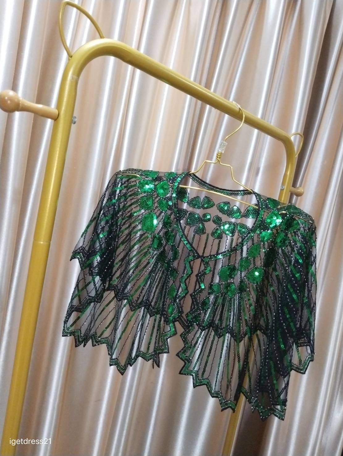 เสื้อคลุมไหล่ประดับเลื่อมหรูหราสีเขียว