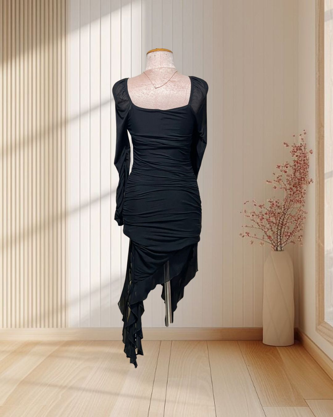 (PRE-LOVED) เดรสสั้นสีดำ สไตล์เวียดนาม แม่งกะพรุนโต่วอิน ไซส์ M