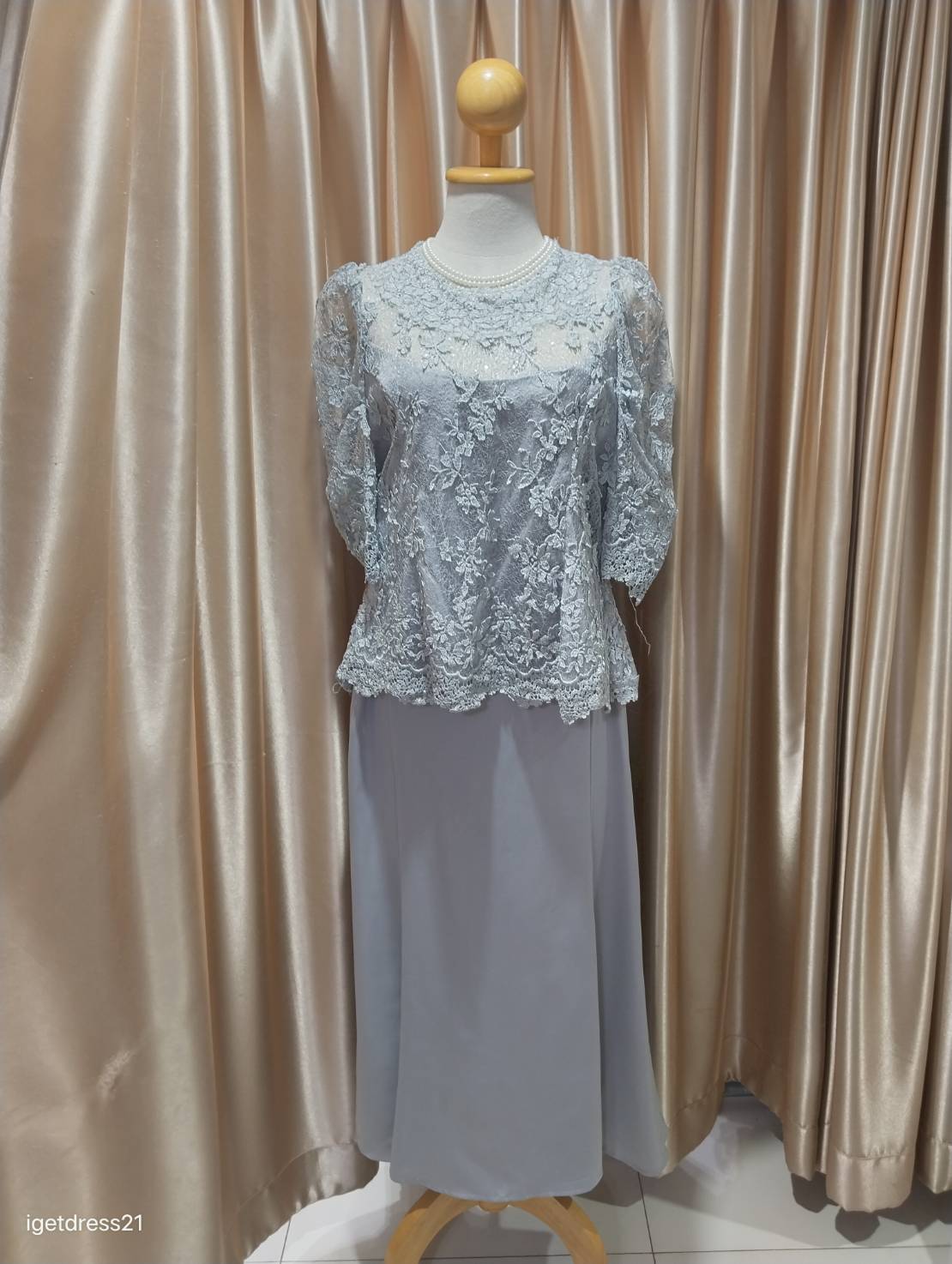ชุดเสื้อลูกไม้เทา(เสื้อใหม่)+กระโปรงยาวเทาผ้ามัน2XL (กระโปรงมือสอง)