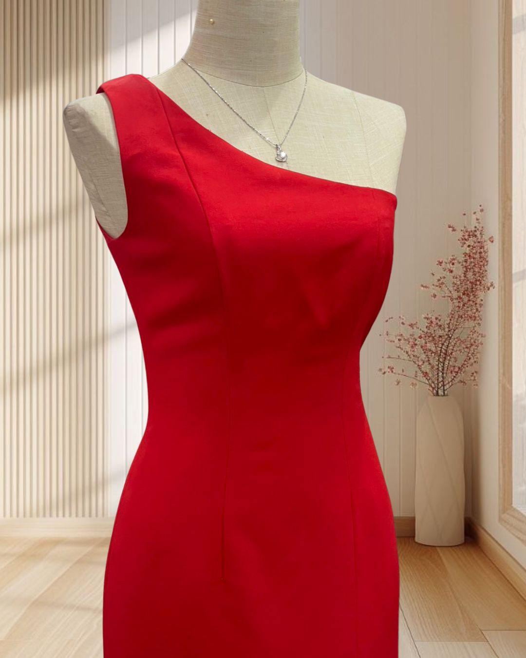 ราตรีสั้นสีแดง บ่าเฉียง รัดรูป ไซส์ S