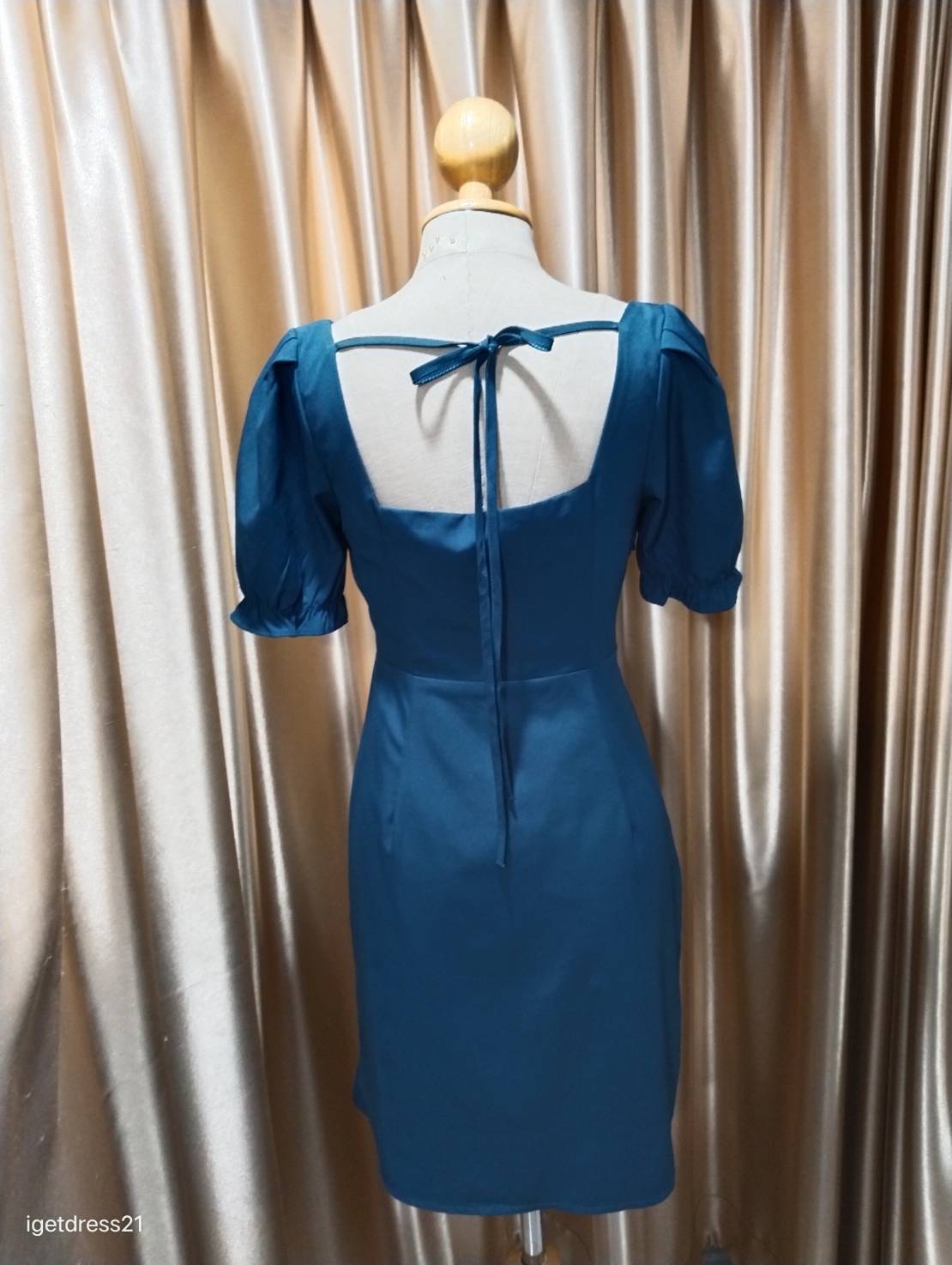 ชุดเดรสสั้นสีฟ้าสดแขนตุ๊กตา L