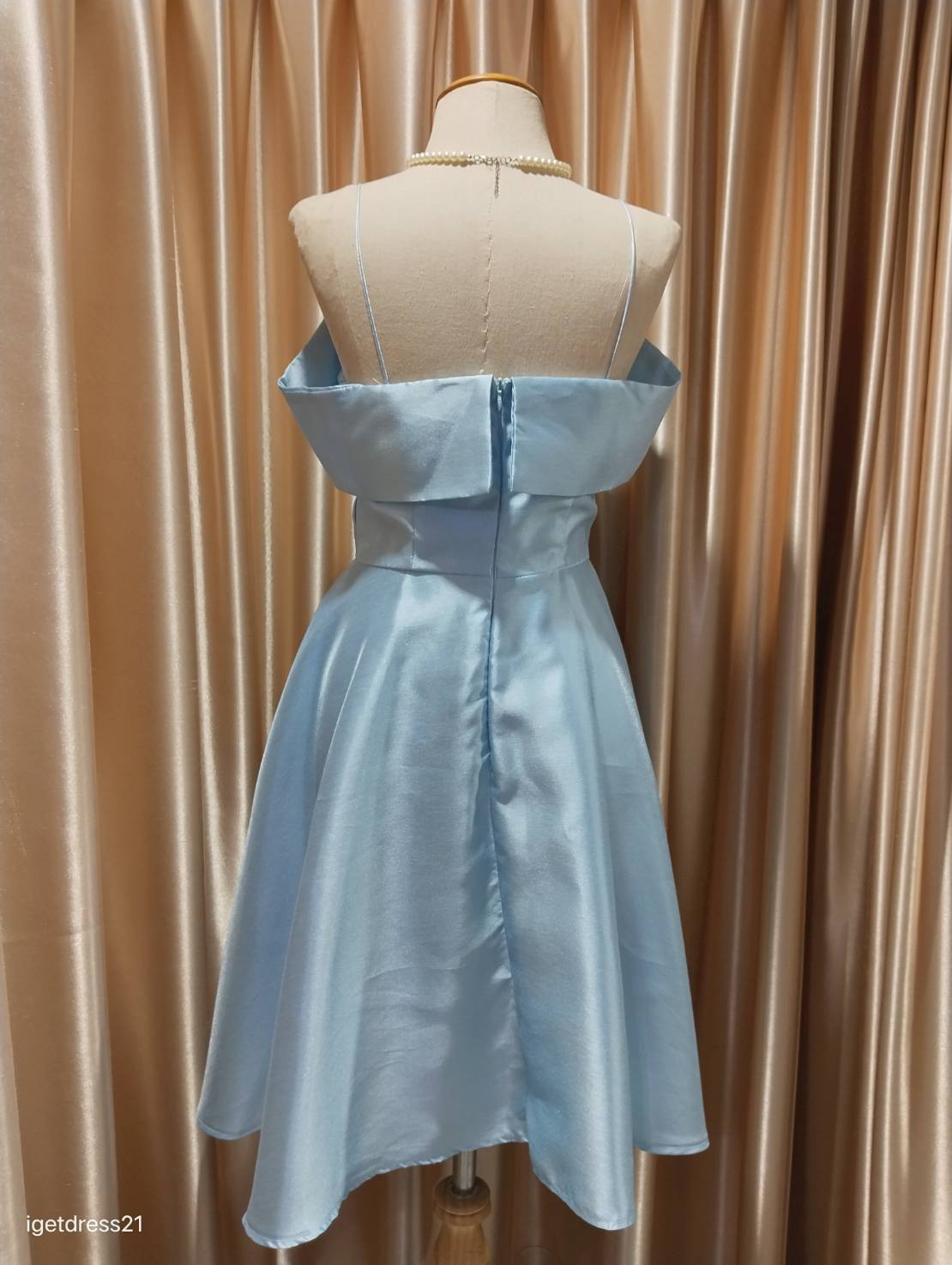 (PRE-LOVED) ชุดราตรีสั้นสีฟ้าสายเดี่ยวปาดไหล่กระโปรงบาน (M) มือ2