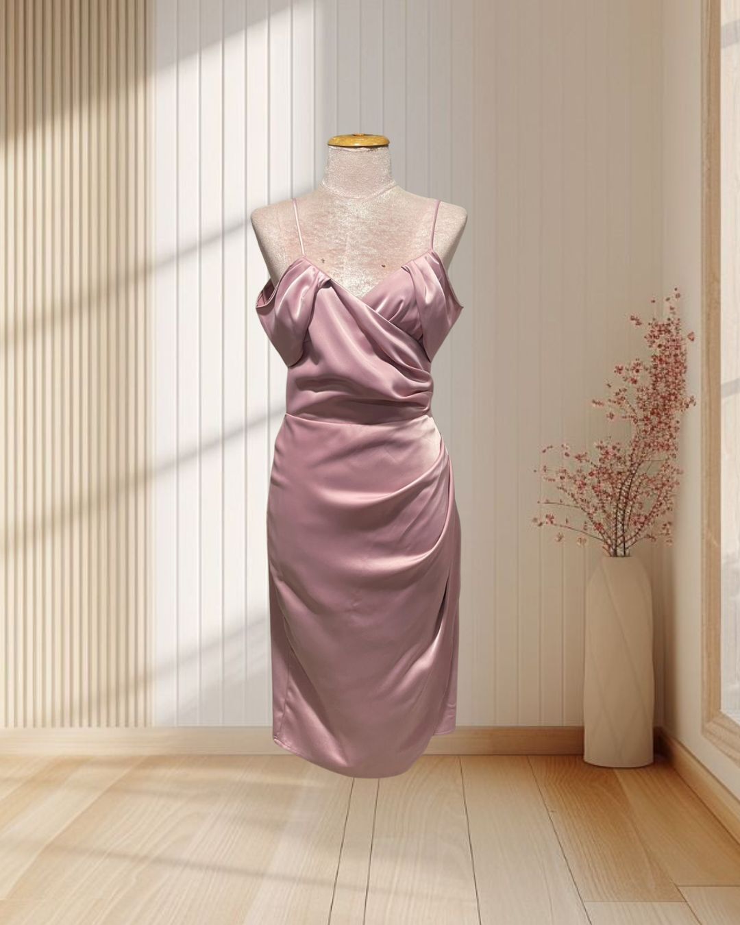 (PRE-LOVED) ราตรีสั้นสีชมพูสายเดี่ยวระบายปกป้ายผ้าเครปซาติน S