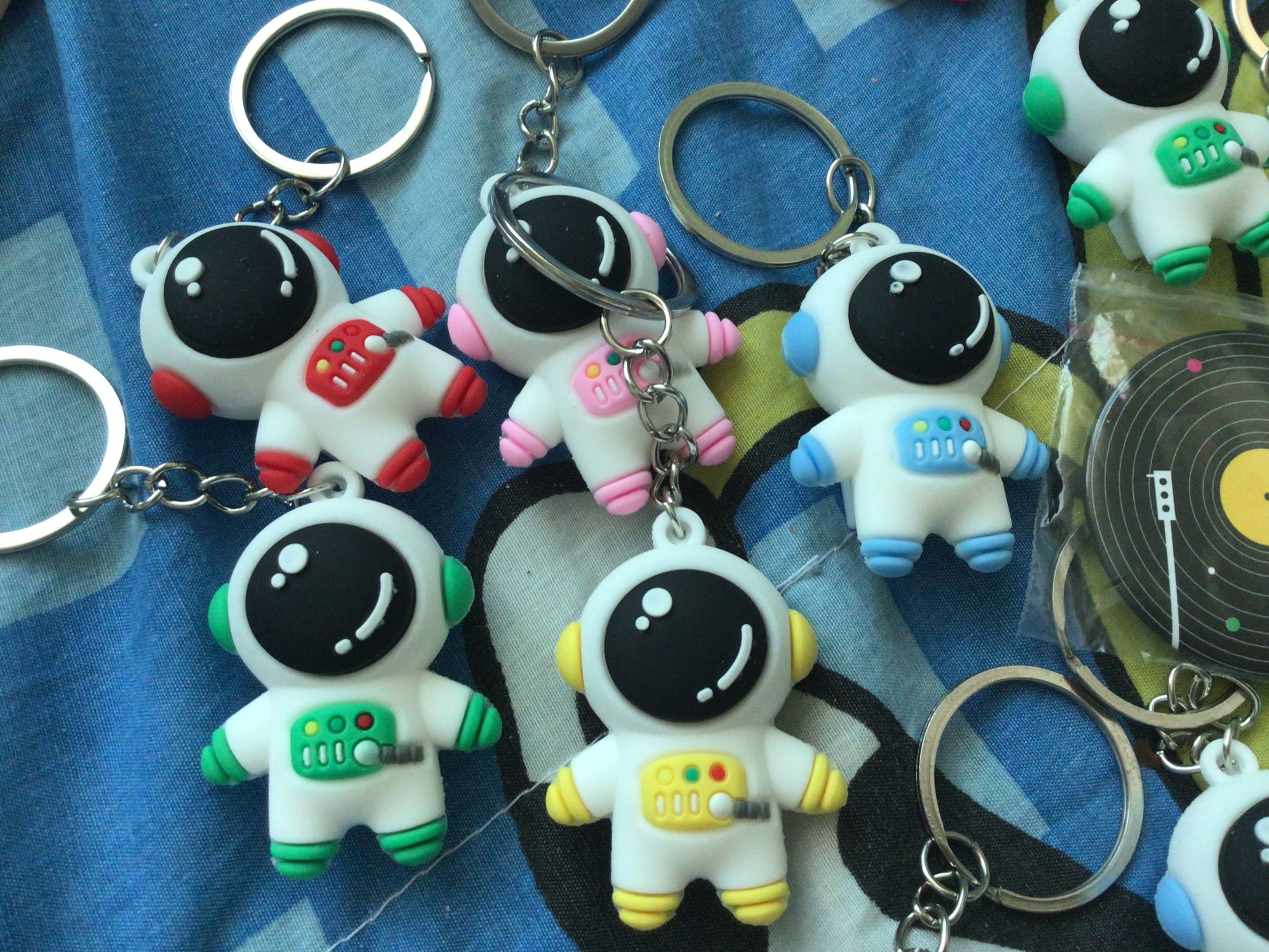 (แจ้งสีในหมายเหตุ) พวงกุญแจนักบินอวกาศ 2ตัว ราคา 16