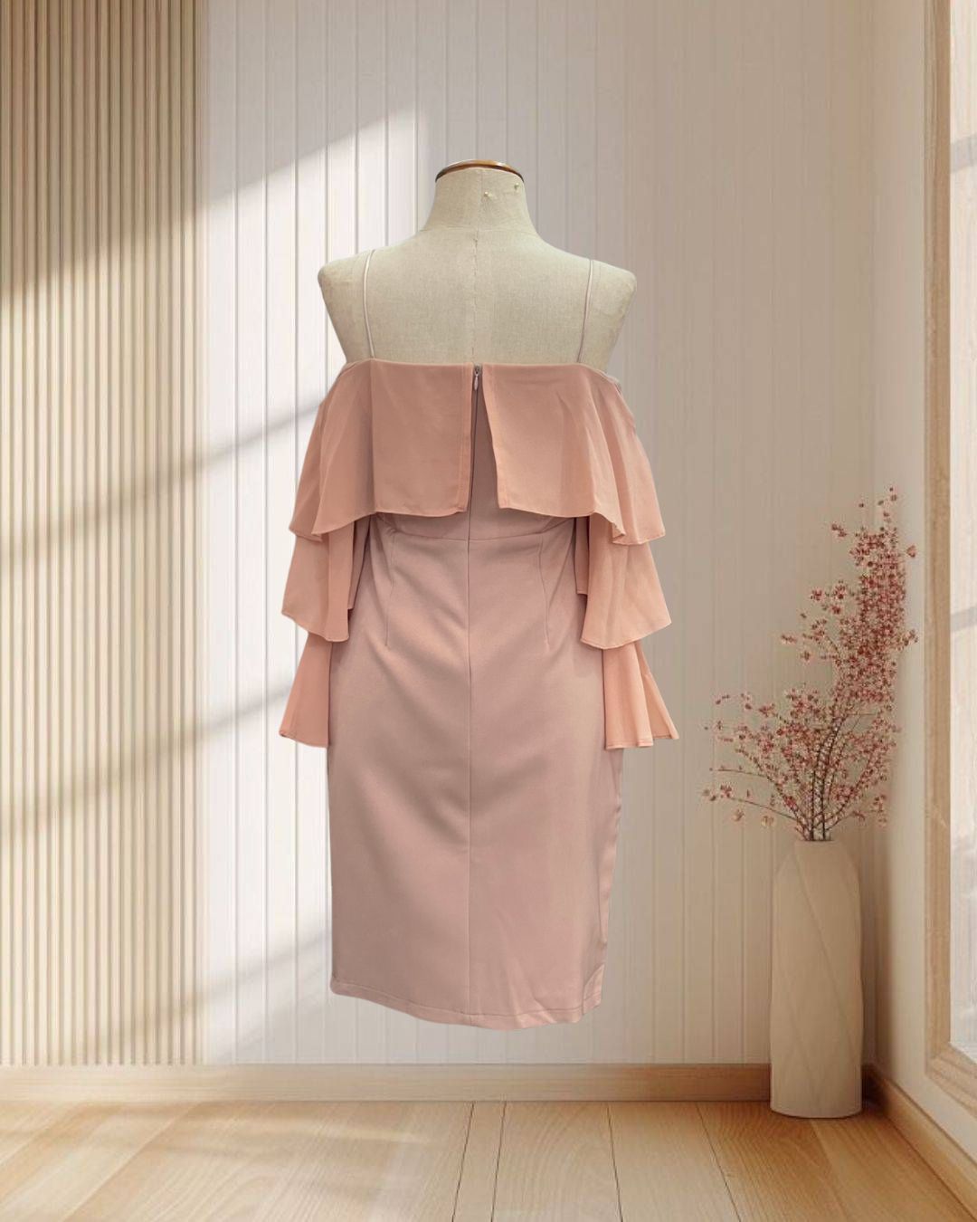 (PRE-LOVED) ราตรีสั้นสีครีม สายเดี่ยวแขนระบายผ้าชีฟอง ไซส์ S