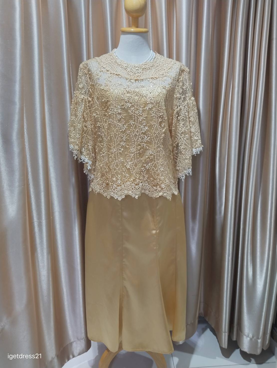 ชุดลูกไม้เสื้อทอง+กระโปรงทองยาว 3XL