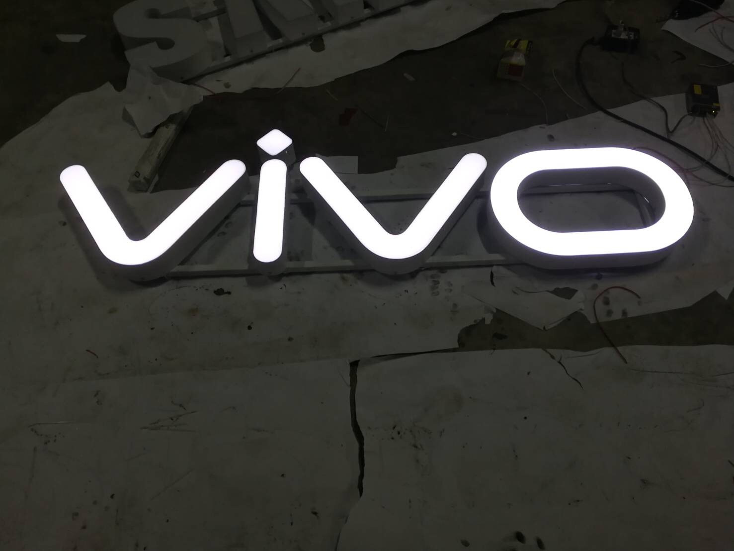 ป้ายอักษรไฟออกหน้า ไม่มีคิ้ว #vivo