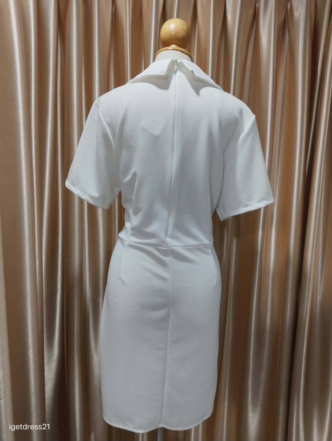 (PRE-LOVED) เดรสสั้นสีขาว 3XL