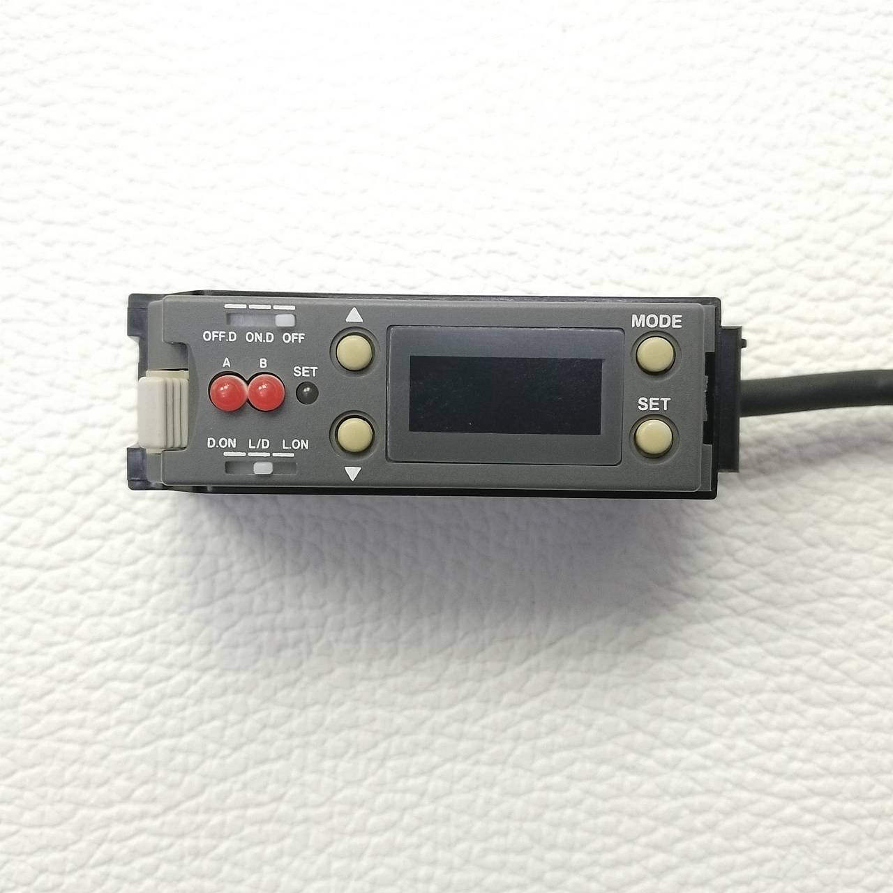 Fiber Amp Keyence รุ่น FS-V1P, PNP (ไม่มีฝา)