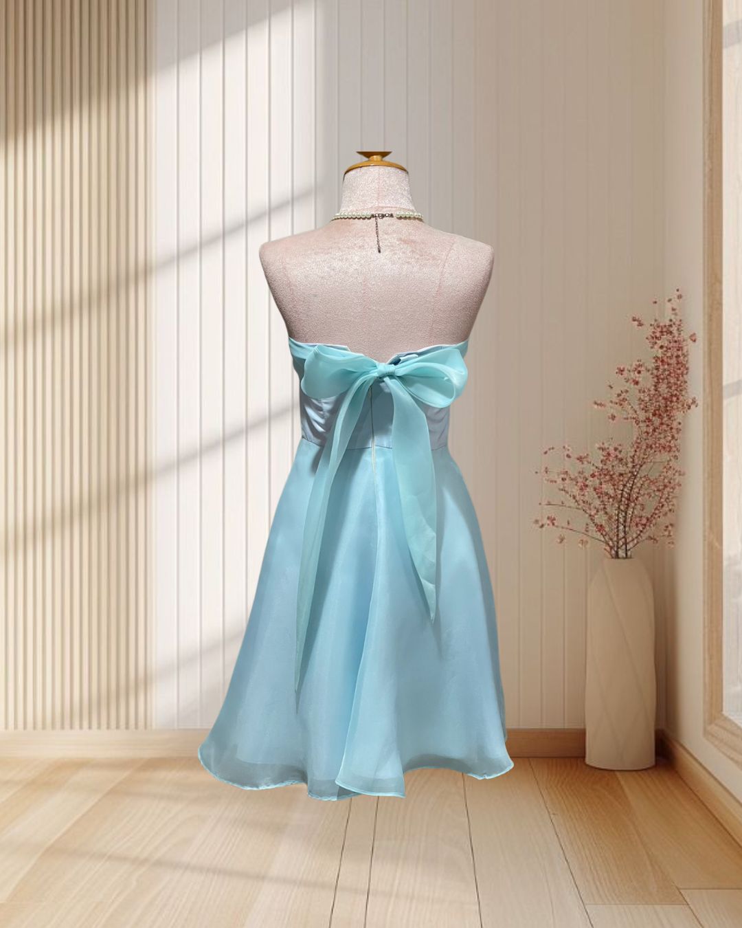 (PRE-LOVED) ราตรีสั้นสีฟ้า ปาดไหลผูกโบว์ด้านหลัง กระโปรงผ้าแก้ว ไซส์ S