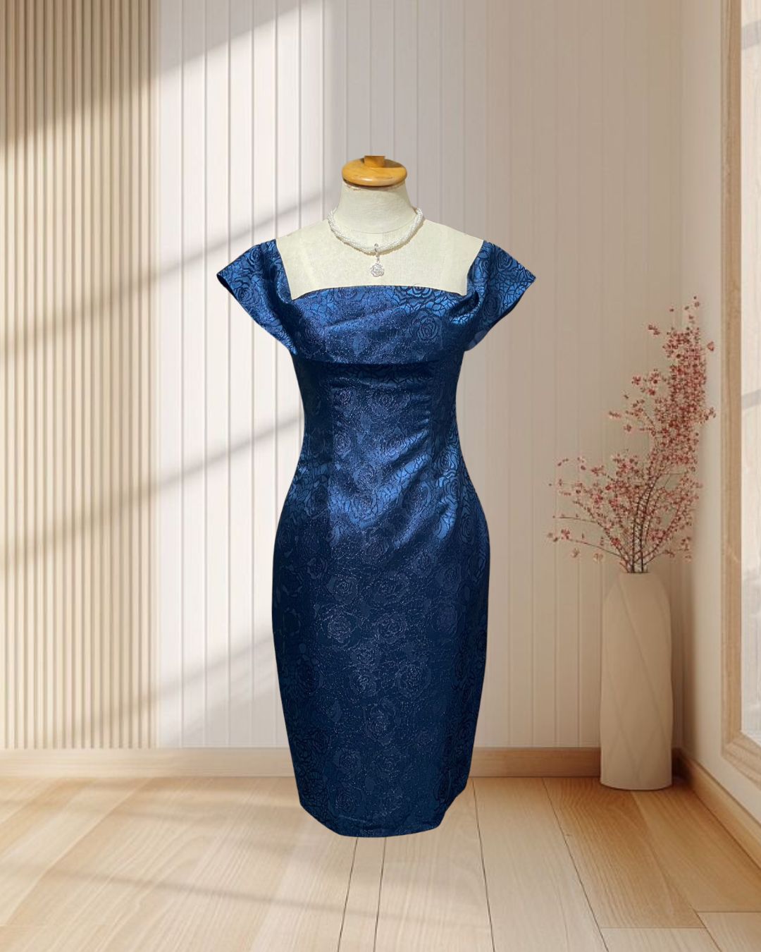 (PRE-LOVED) ราตรีสั้นสีกรม ปาดไหล่ พิมพ์ลายผูกโบว์ด้านหลัง ไซส์ S