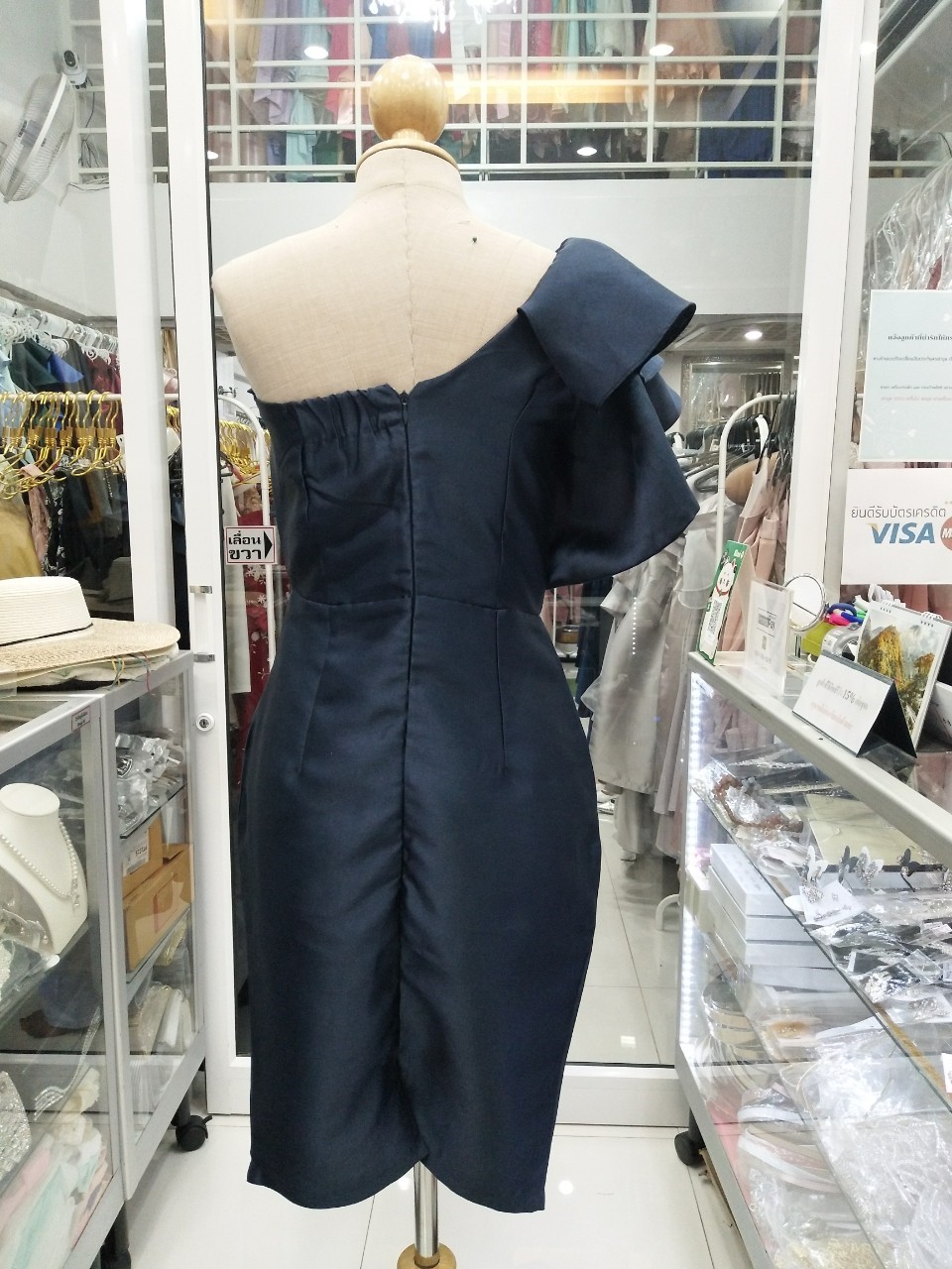 (PRE-LOVED) ราตรีสั้นสีกรมผ้าไหมไหล่เฉียงระบาย (S)