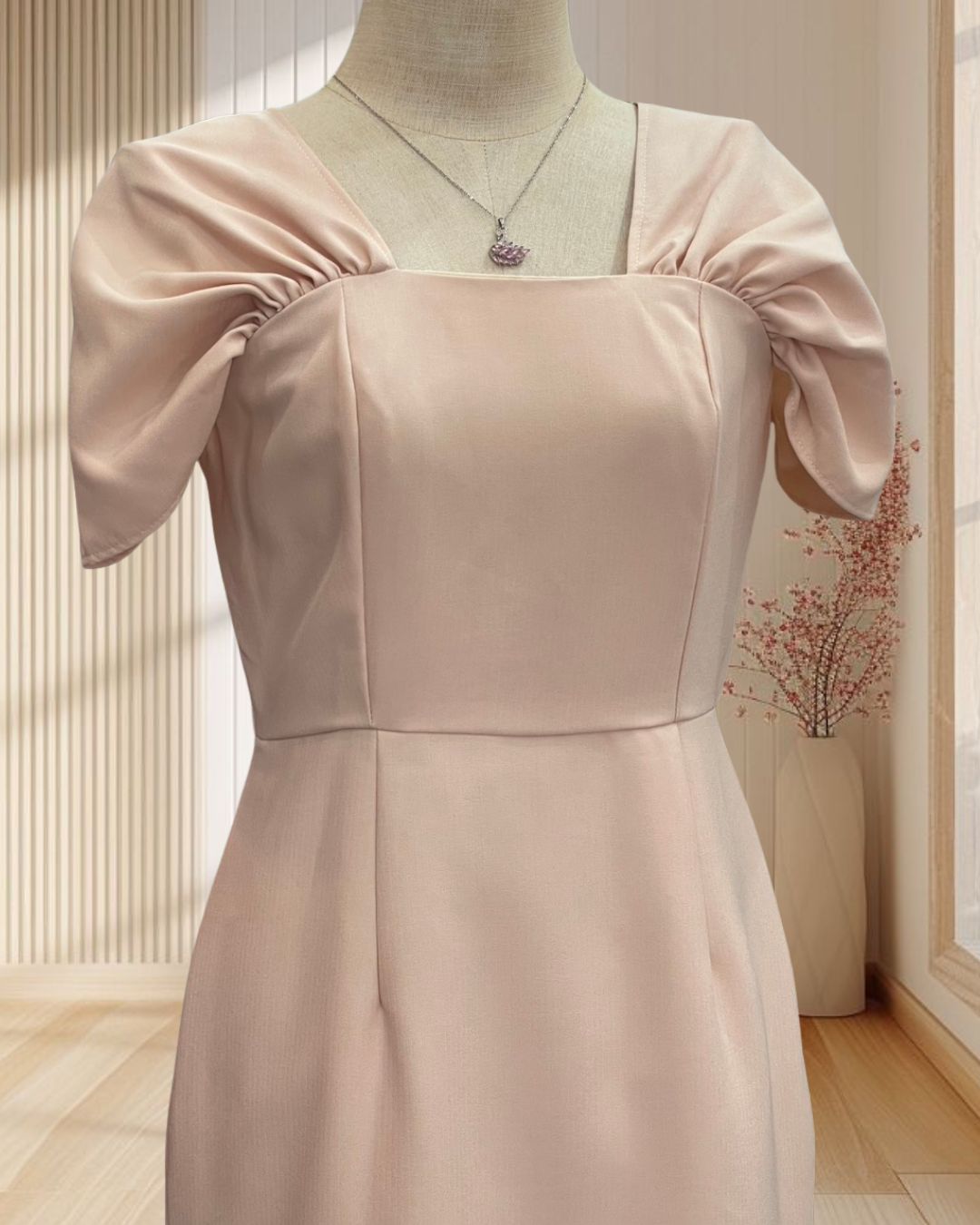 (PRE-LOVED) ราตรีสั้นสีครีม สายเดี่ยวใหญ่ ไซส์ M