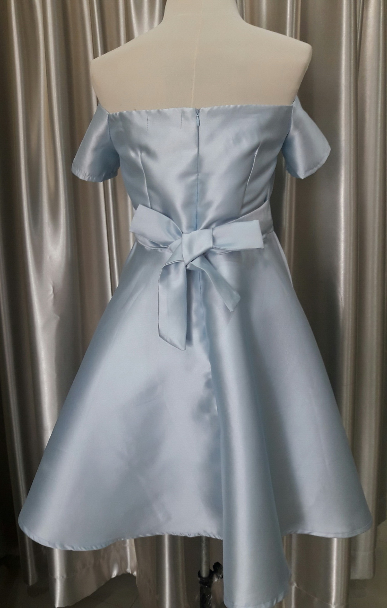 (PRE-LOVED) ราตรีสั้นสีฟ้าเอวโบว์เปิดบ่า(L)