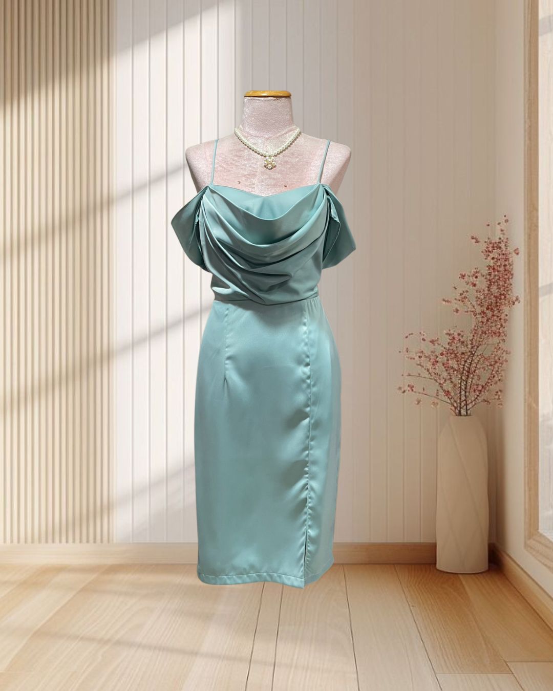 (PRE-LOVED) ราตรีสั้นสีเขียว สายเดี่ยว คอถ่วง ปิดแขน ไซส์ XL