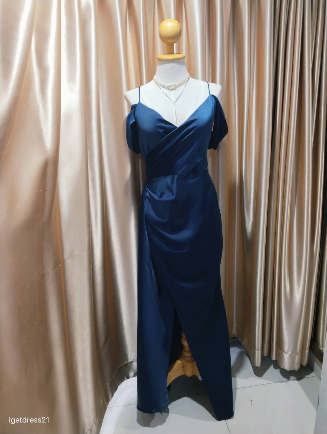 ชุดราตรียาวสายเดี่ยวปิดแขนแต่งชายสไบ2XL