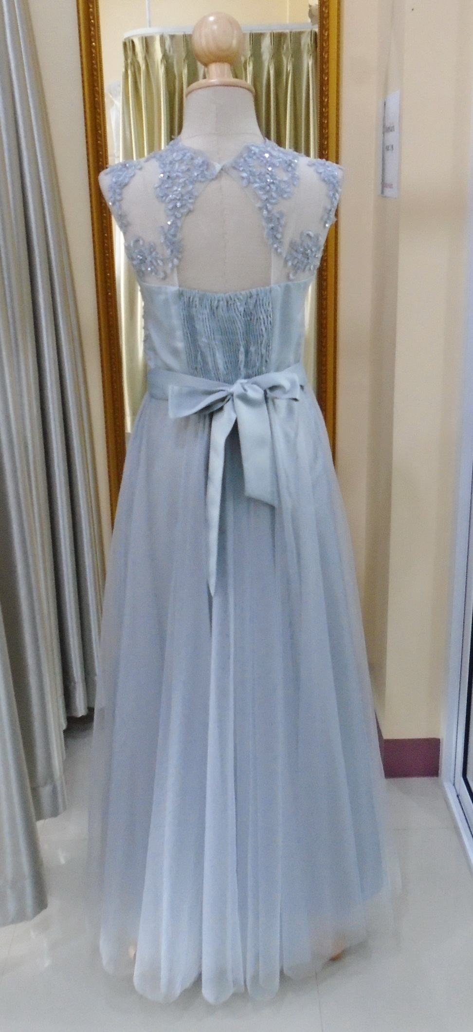 (PRE-LOVED) เทา ยาว มุ้ง อกลูกไม้ละเอียด เว้าหลัง(ฟรีไซส์)