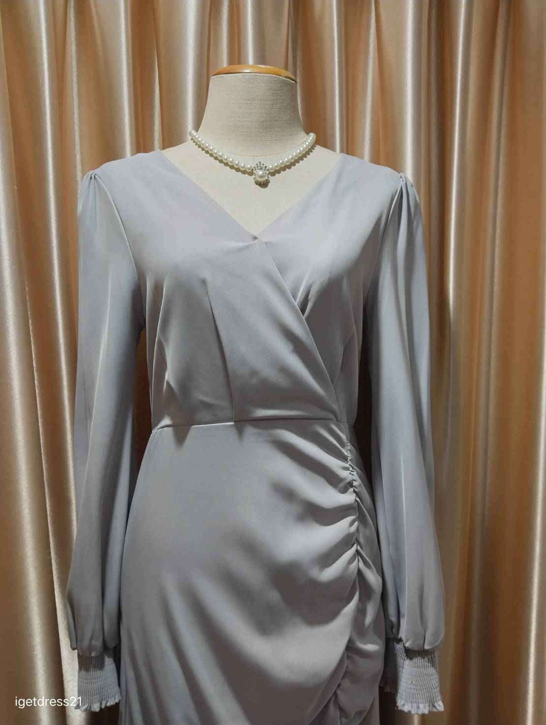 (PRE-LOVED) ราตรีสั้นสีเทาแขนยาว (S) มือ2