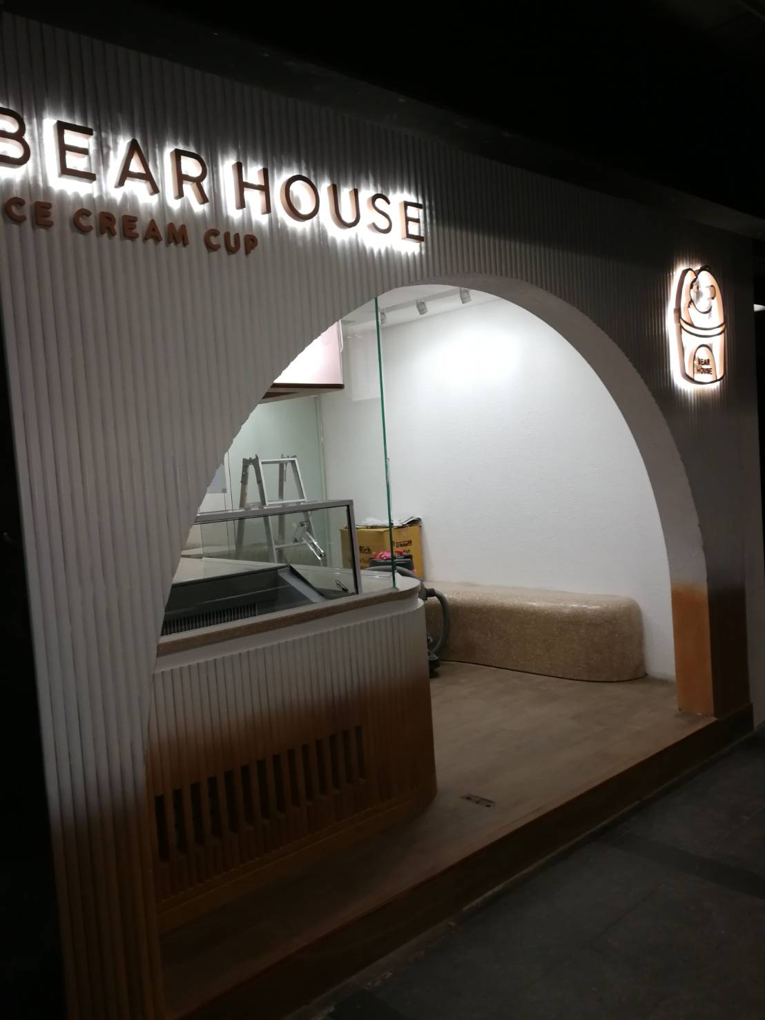ป้ายตัวอักษร โลหะซิงค์ - BEAR HOUSE ติดตั้งป้ายสยาม