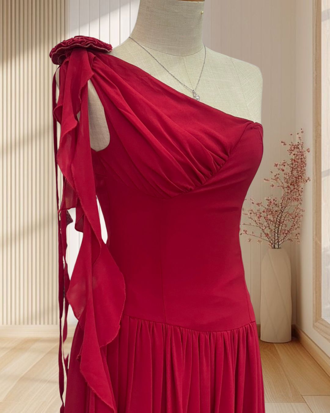 (PRE-LOVED) ราตรียาวสีแดง บ่าเฉียง ผ้าชีฟอง แต่งริ้วระบาย ไซส์ S