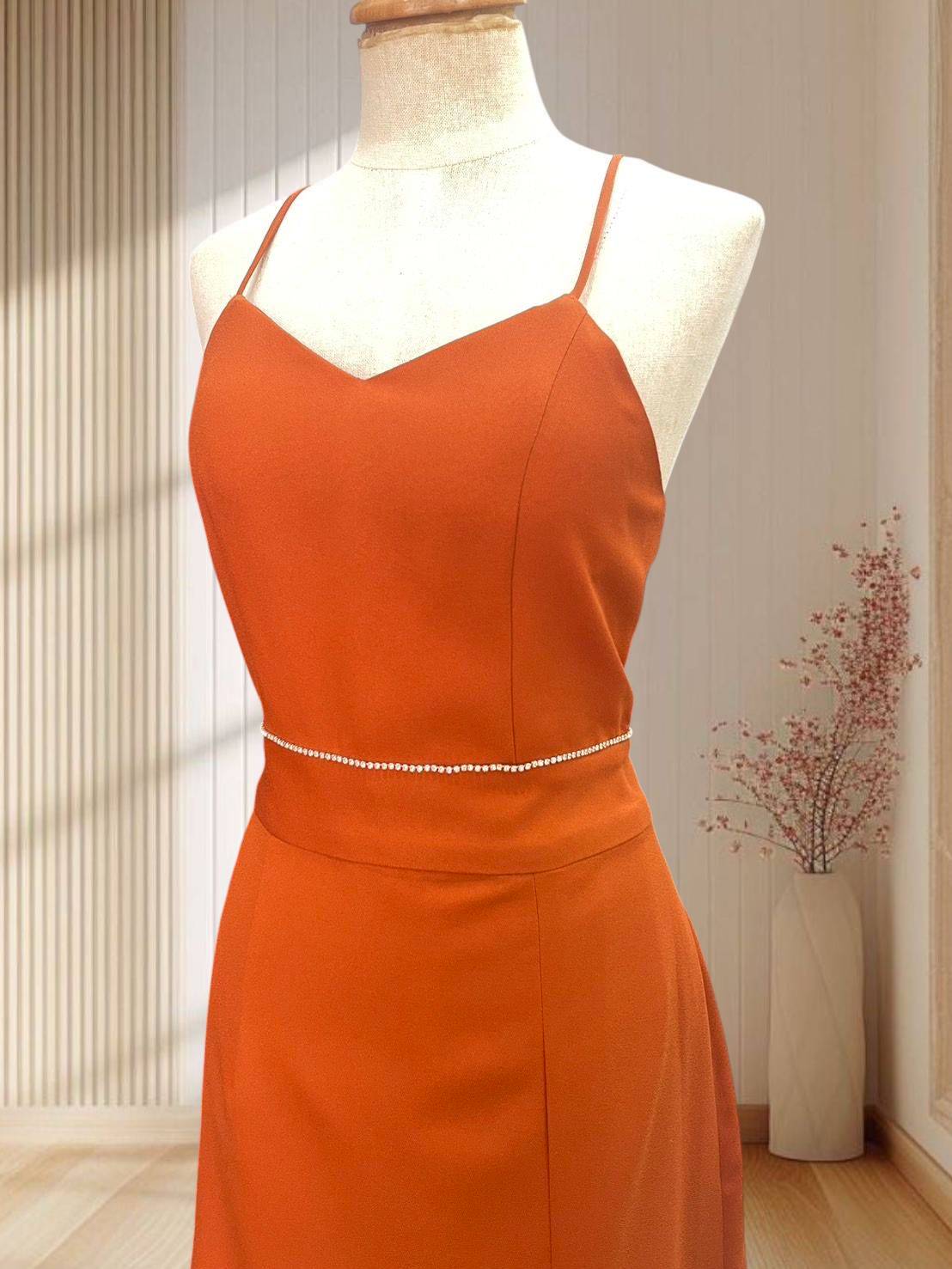 (PRE-LOVED) ราตรียาวสายเดี่ยว สีส้ม แต่งเพชรตรงเอว หรูหราแพง ไซส์ M