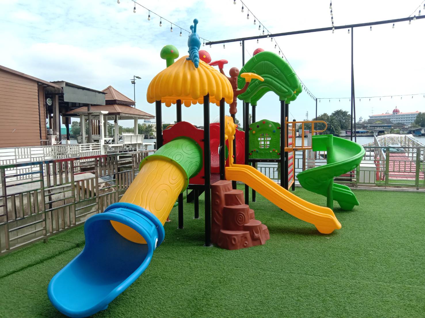 เครื่องเล่นสนาม ชุด ตาข่ายปีนป่ายหนอนน้อยเสริมพัฒนาการเด็กๆ