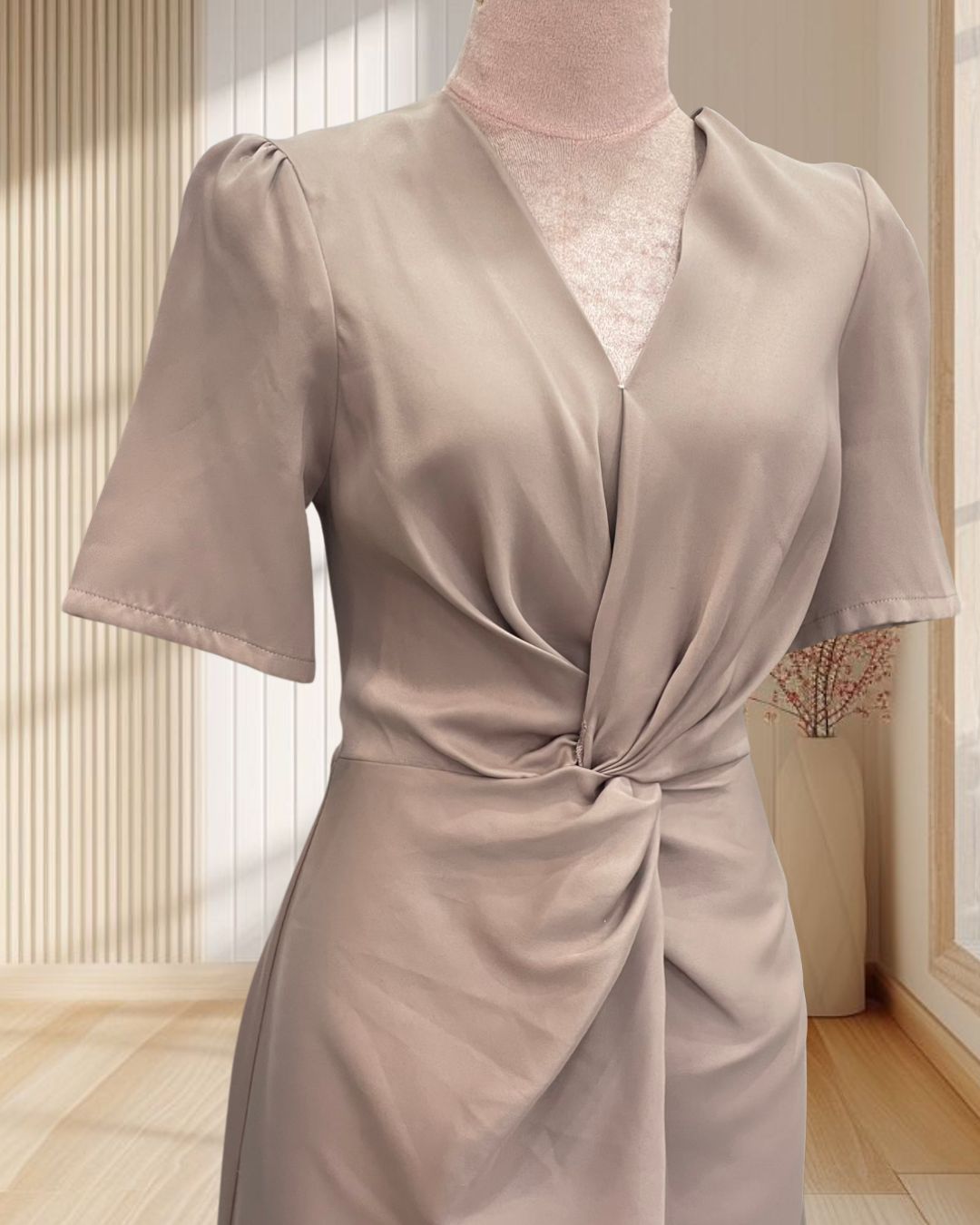 (PRE-LOVED) ราตรียาวสีโอวัลติน มีแขนขยุ้มเอว ไซส์ M