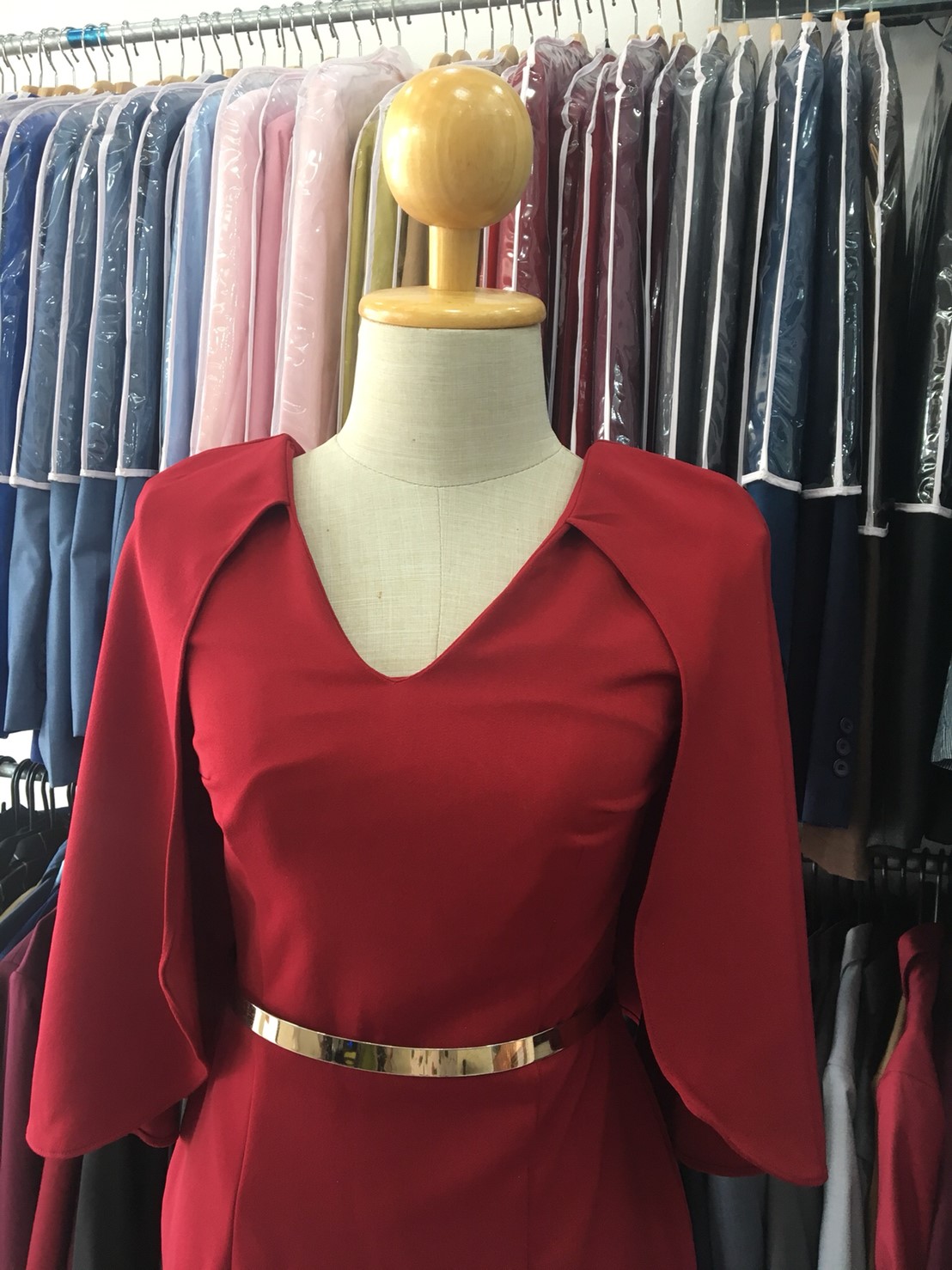 (PRE-LOVED) ราตรีสั้นสีแดงปกแขน(S)