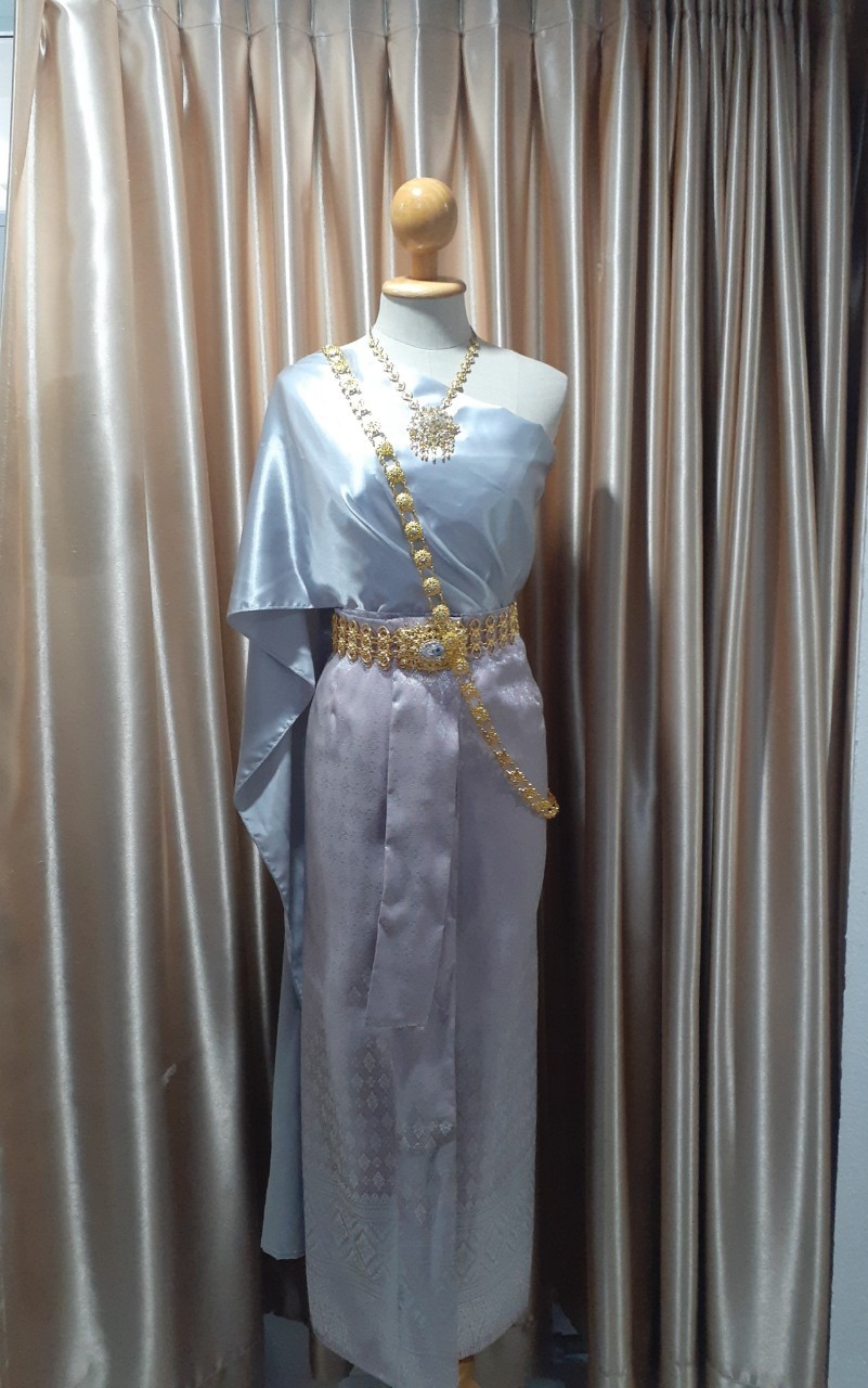 ชุดไทยสไบเทา