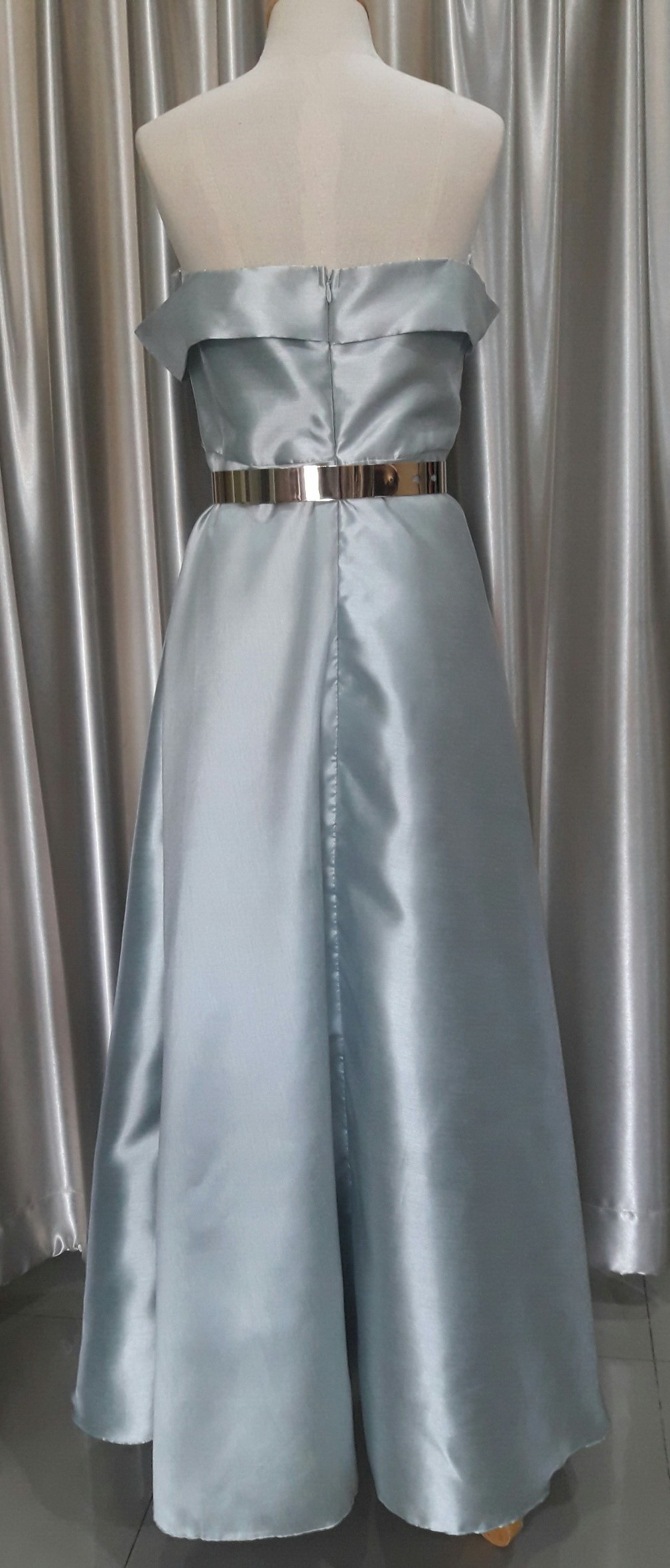 (PRE-LOVED) ชุดราตรียาวสีเขียวมิ้นปาดไหล่ (L)