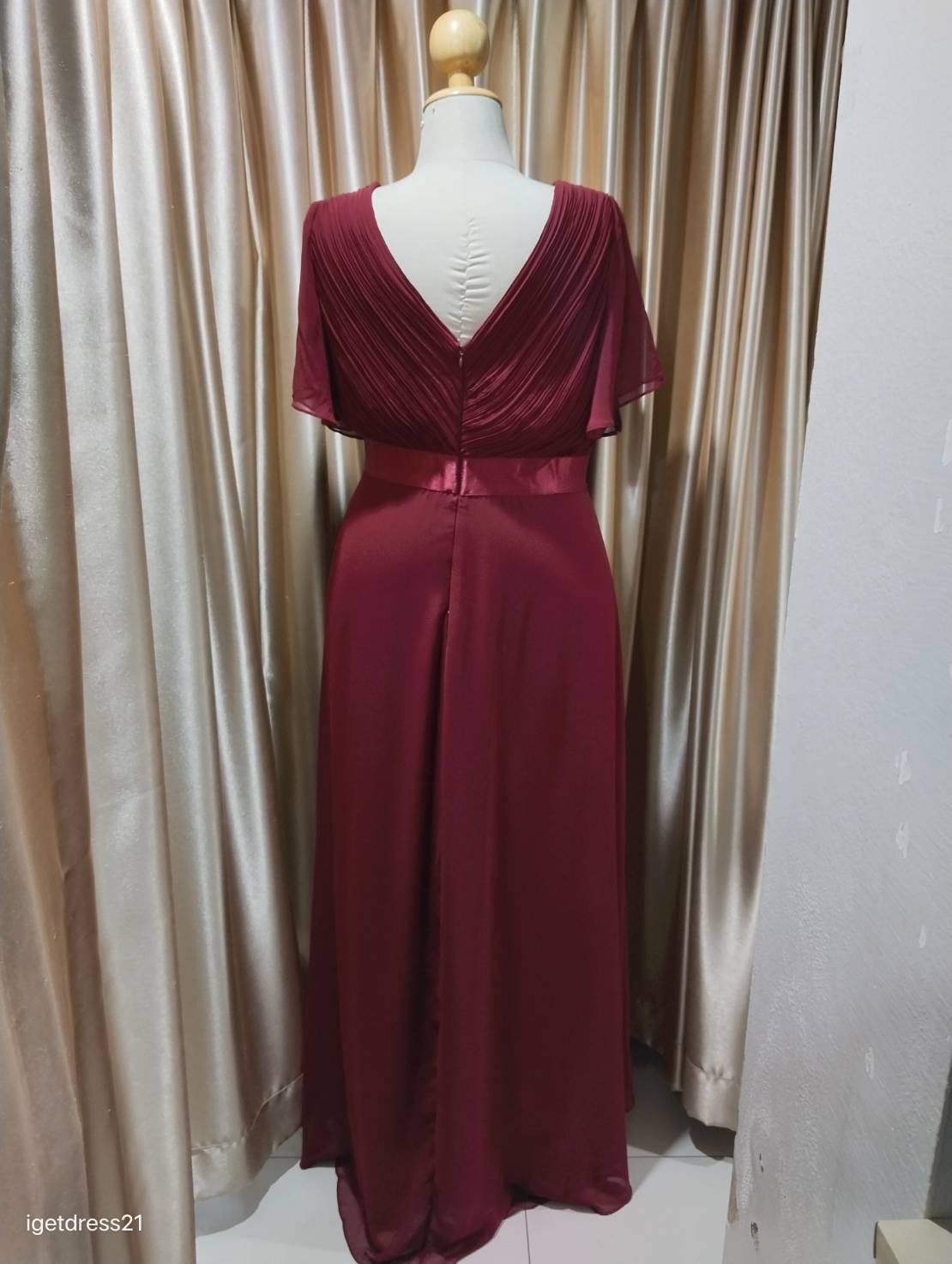 (PRE-LOVED) ราตรียาวสีแดง คอวี แขนระบาย ผ้าพริ้วใส่สบาย ไซส์ 8XL